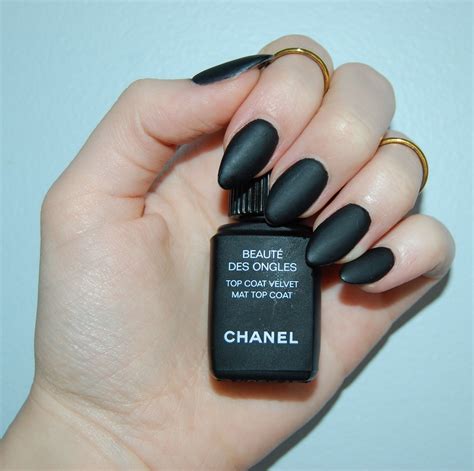 matte black nail varnish chanel